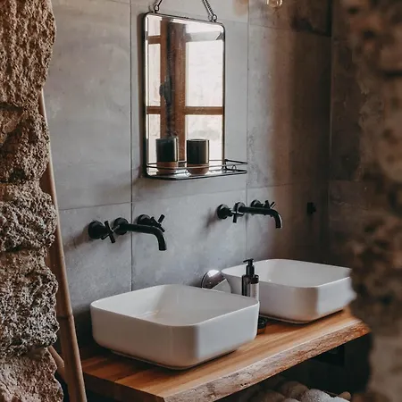Bergerie De Luxe Pietra Rossa * Serra-di-Ferro (Corsica)
